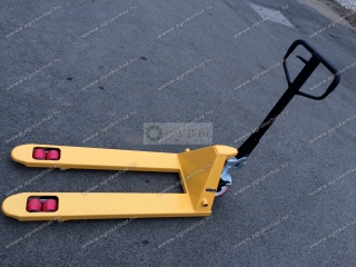 Raklapemelő kocsi 2500 kg - béka